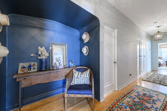 Building Photo - 148 S Orange Dr