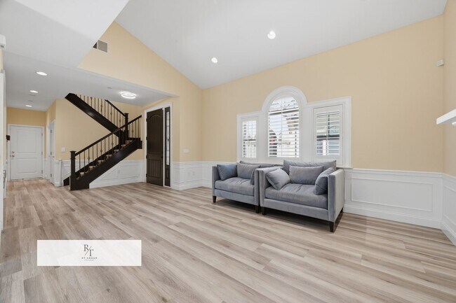 Building Photo - Beautiful Mediterranean Luxury Home in Exclusive Gated Villa Sierra, Arcadia