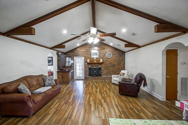 Building Photo - 12723 Pleasant Ridge Dr
