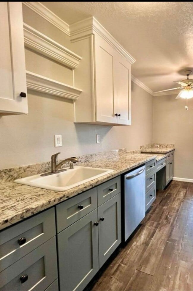 Building Photo - Charming 1-Bedroom Condo in a Serene Neigh...