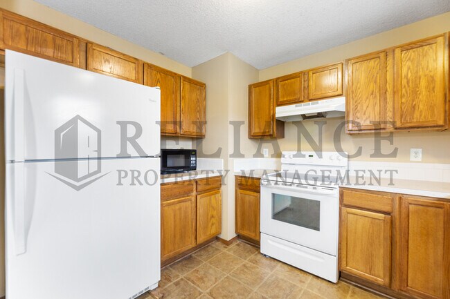Building Photo - 621 S Longbranch Dr