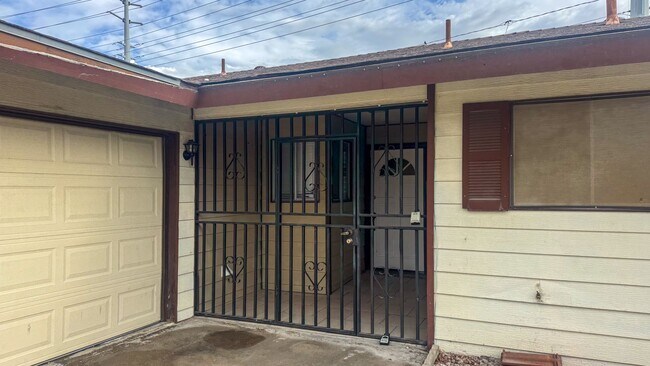 Building Photo - 50 Shadow Ln