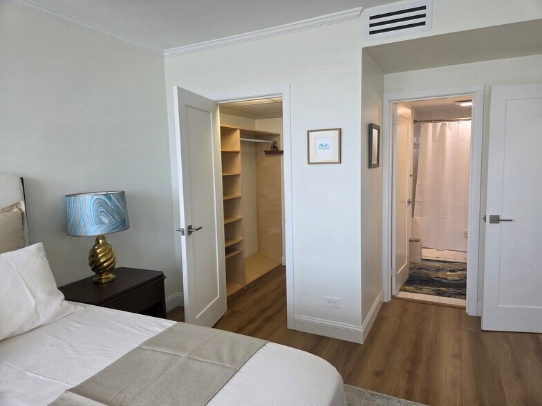 closet - 2800 N Flagler Dr