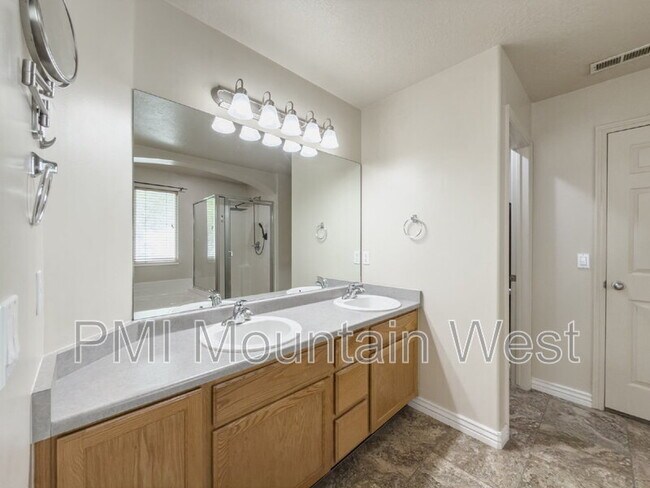 Building Photo - 955 Alton Dr