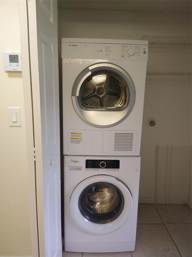 Building Photo - 8850 Royal Palm Blvd