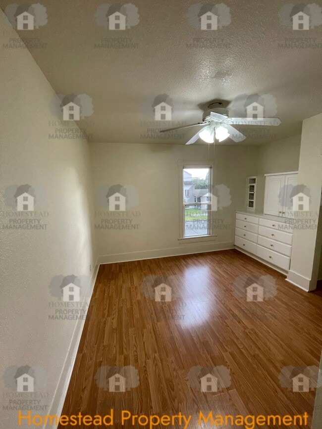 Building Photo - 321