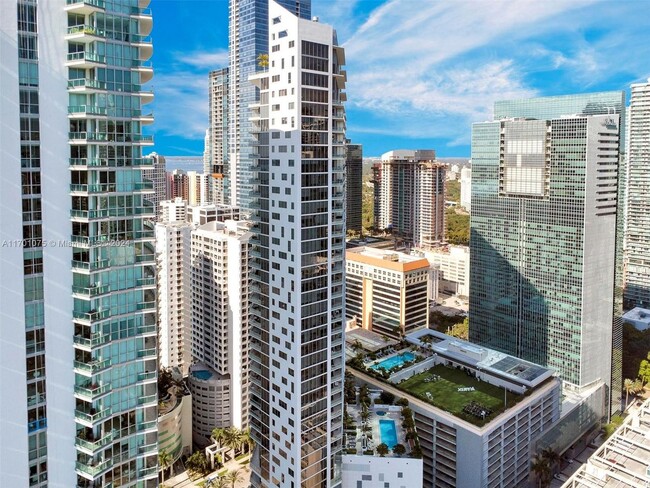 Building Photo - 1300 Brickell Bay Dr