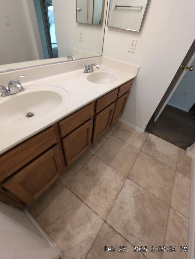 Building Photo - Welcome to your new cozy, immaculate and spacious home!