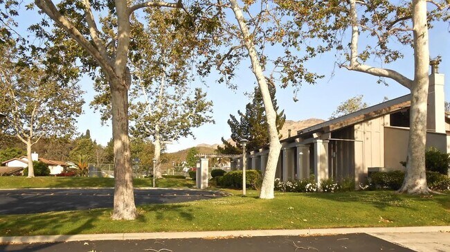 Building Photo - Stunning Newbury Park Home