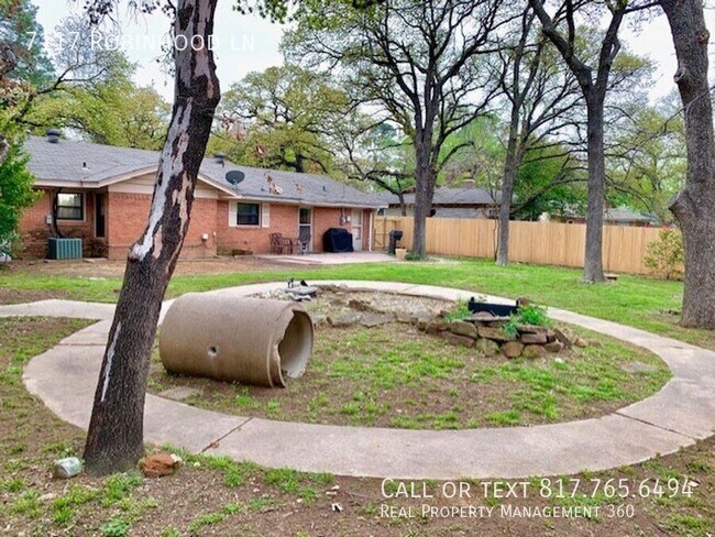 Building Photo - 7117 Robinhood Ln