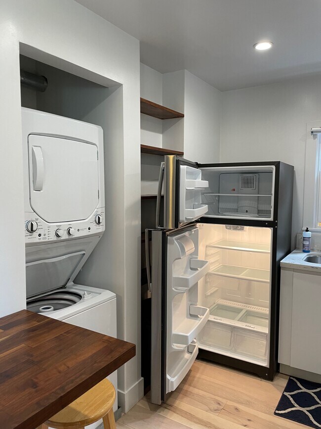 Asher/dryer in kitchen - 1038 Pardee St