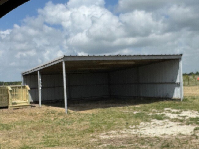 Building Photo - 2 Bedroom 1 Bath Home on 1.5 acres