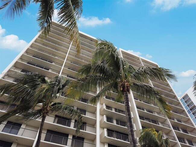 Building Photo - 2625 Collins Ave
