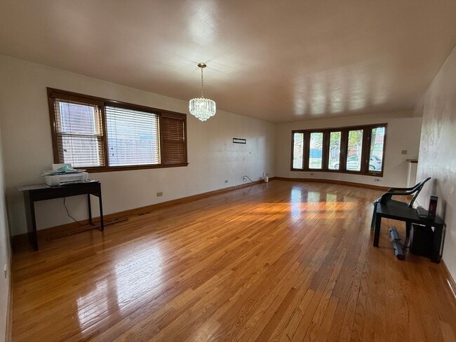 Building Photo - 3bed/2bath Home Fenced Yard Deck 2 Car Garage