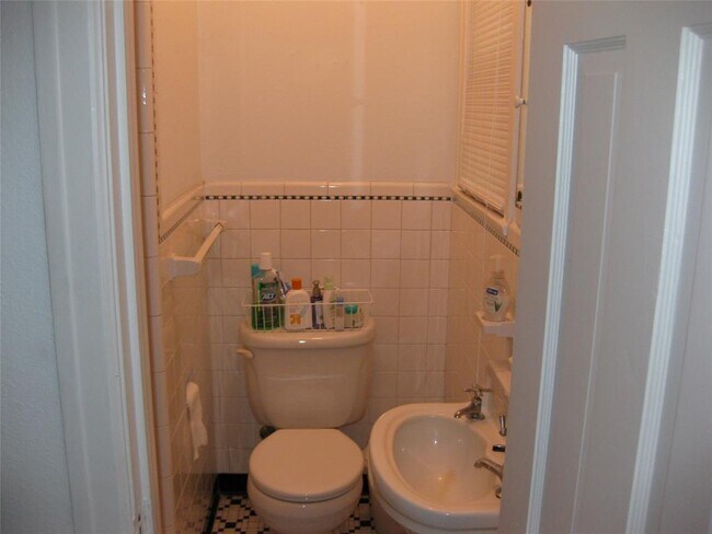 Building Photo - 1722 Rice Boulevard