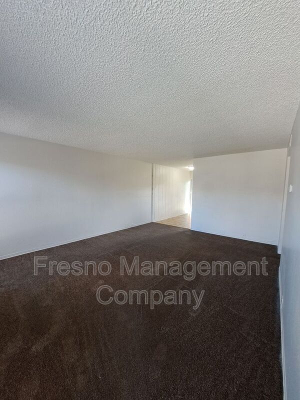 Building Photo - 3051 N West Ave