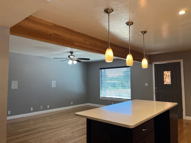 Building Photo - Cute tree street home with 2 car garage!!