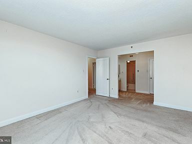 Building Photo - 4550 N Park Ave