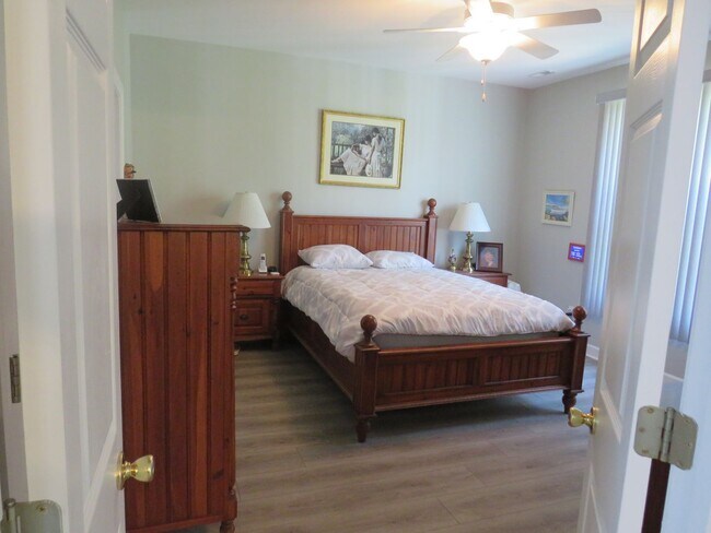 Building Photo - Hammocks at Brandywine Bay