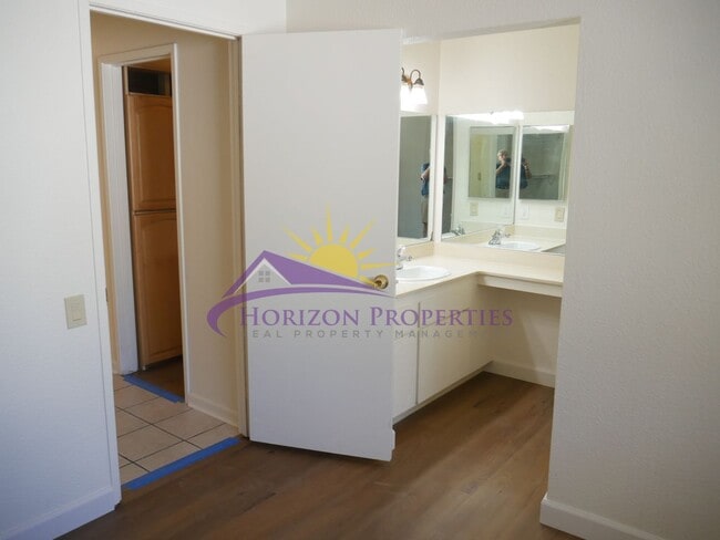 Building Photo - Open 4 Bed 2 Bath 1,407sqft Single Family Home
