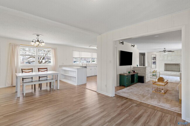 Building Photo - 8009 Whitesburg Dr