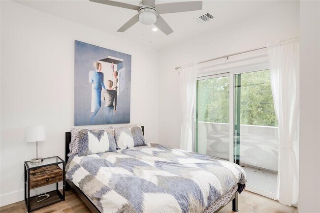 Building Photo - 2801 Cedarview Dr