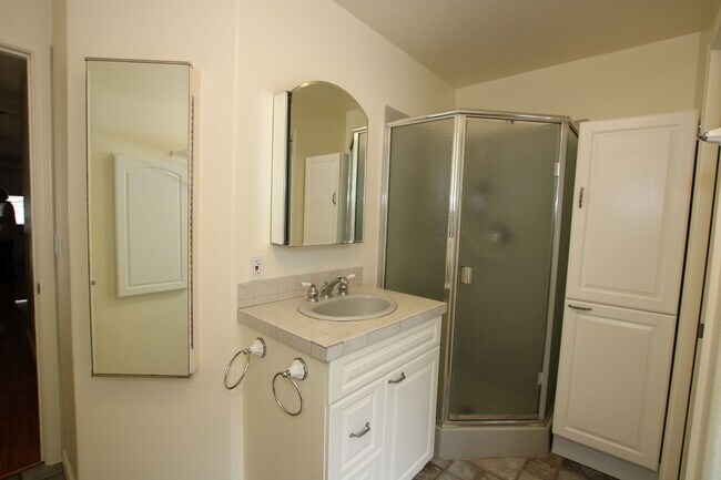 Building Photo - 2 Bedroom Waterfront Home In Gig Harbor