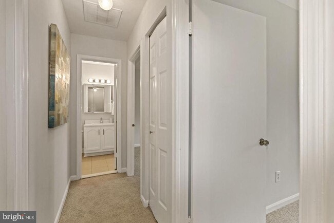 Building Photo - 5823 Berkshire Ct