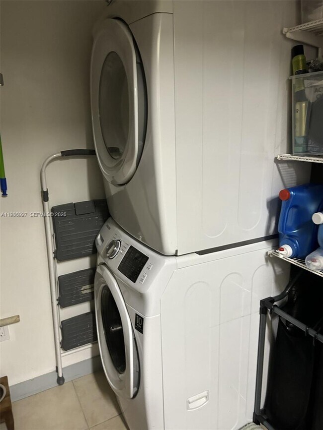 Building Photo - 3590 Coral Wy