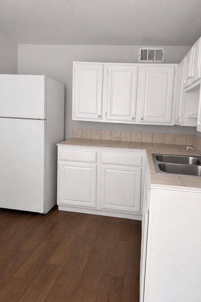 Building Photo - 1901 40th St