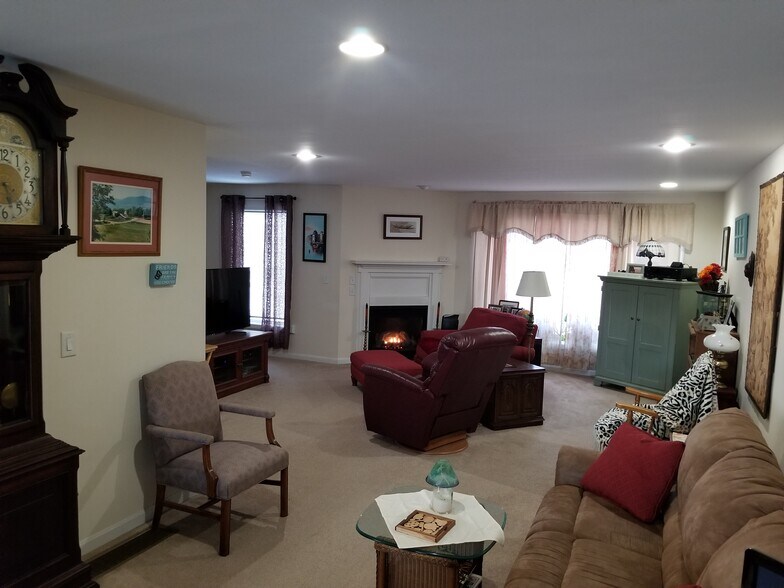 Building Photo - 7B Farnum Ct