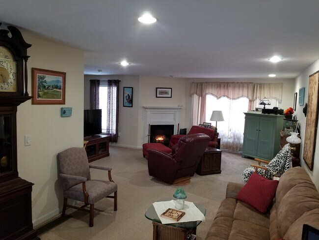 Building Photo - 7B Farnum Ct