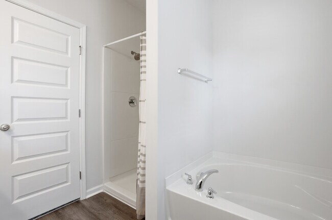 Building Photo - Vale Loop