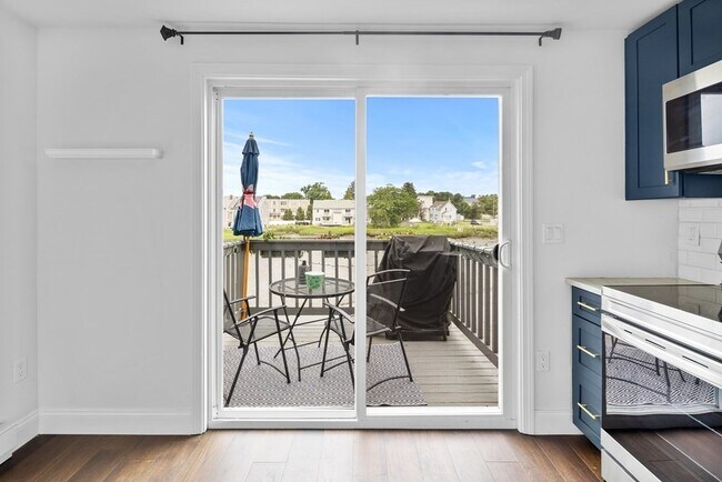 Building Photo - 37 Canal St