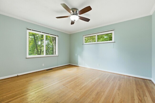 Building Photo - 205 S Palisades Dr