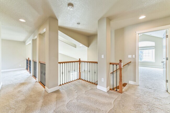 Building Photo - AVAILABLE FOR SHOWING ON 10/15!