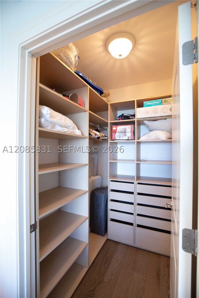 Building Photo - 6000 Island 2602 Is