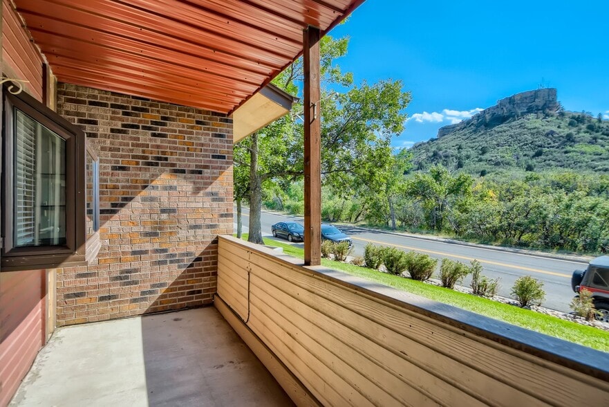 Private balcony - 697 Canyon Dr