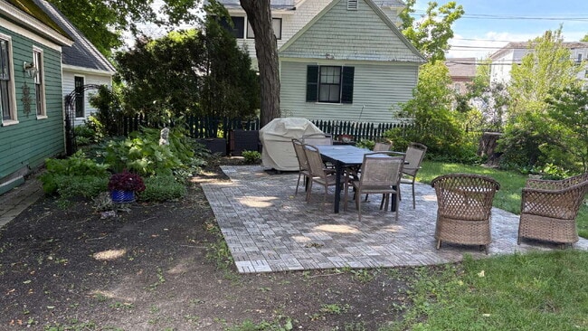 Building Photo - Stunning 3BR + Office Victorian Home with 6 Off-Street Parking Spaces – Flexible Mid- to Long-Ter...