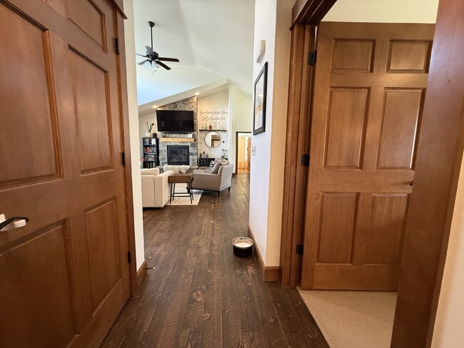 Building Photo - Stunning Single Level Home with Sprawling Fenced Yard