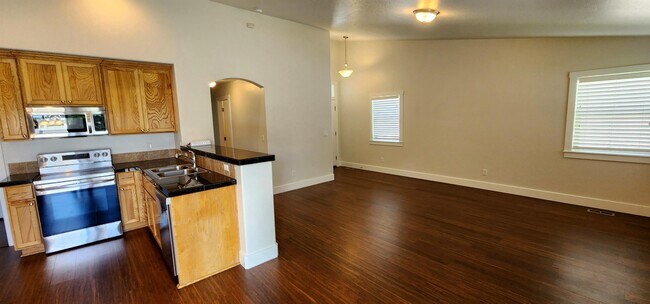 Building Photo - 5140 W Brunmier Dr