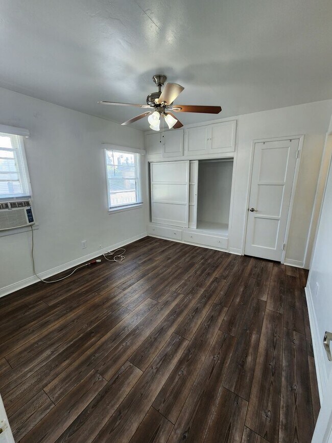 Building Photo - Pershing Duplex