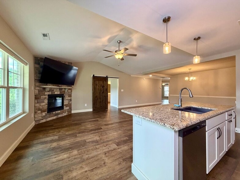 Building Photo - 728 Snowflower Cir