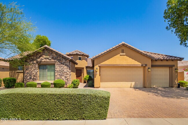 Building Photo - 15812 W Cypress St