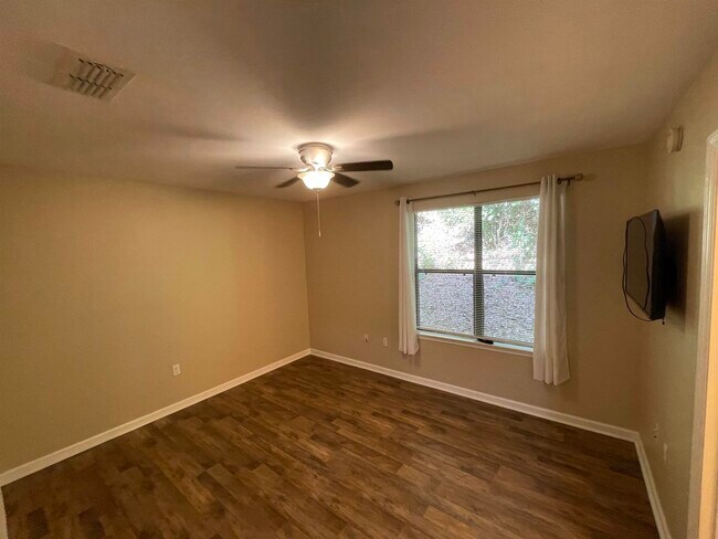 Building Photo - 2310 Timber Oak Ln