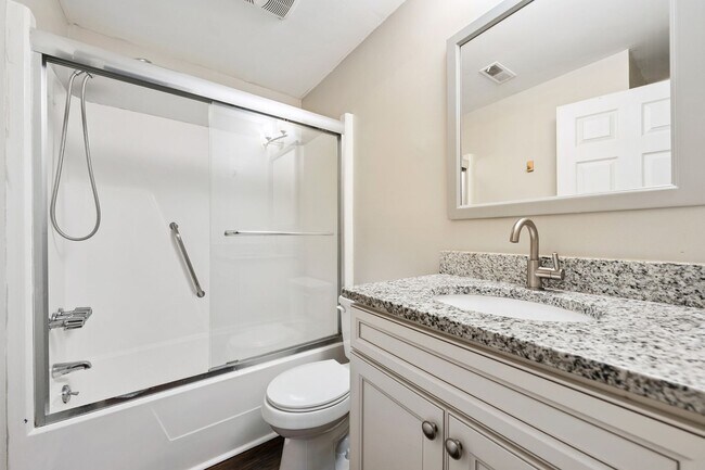Building Photo - 2421 Camellia Dr
