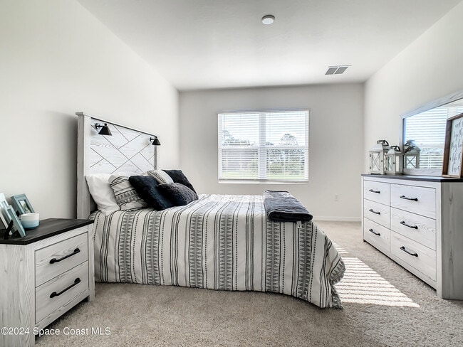 Building Photo - 2243 Capital Dr