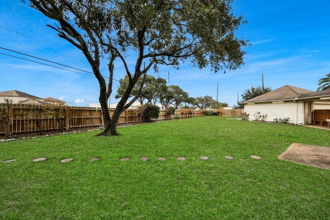 Building Photo - 6227 Paddle Wheel Dr