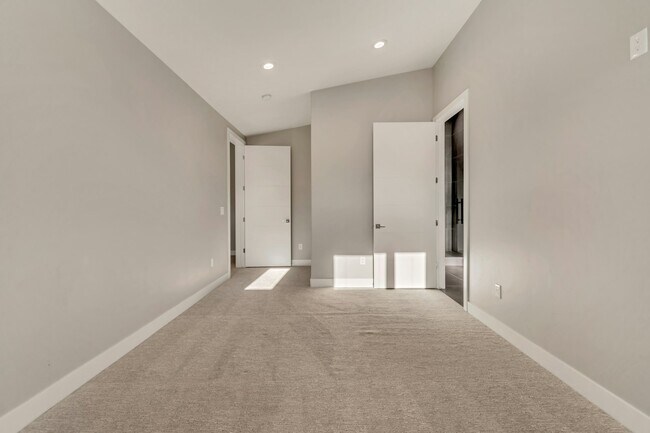 Building Photo - 7033 S 300 E