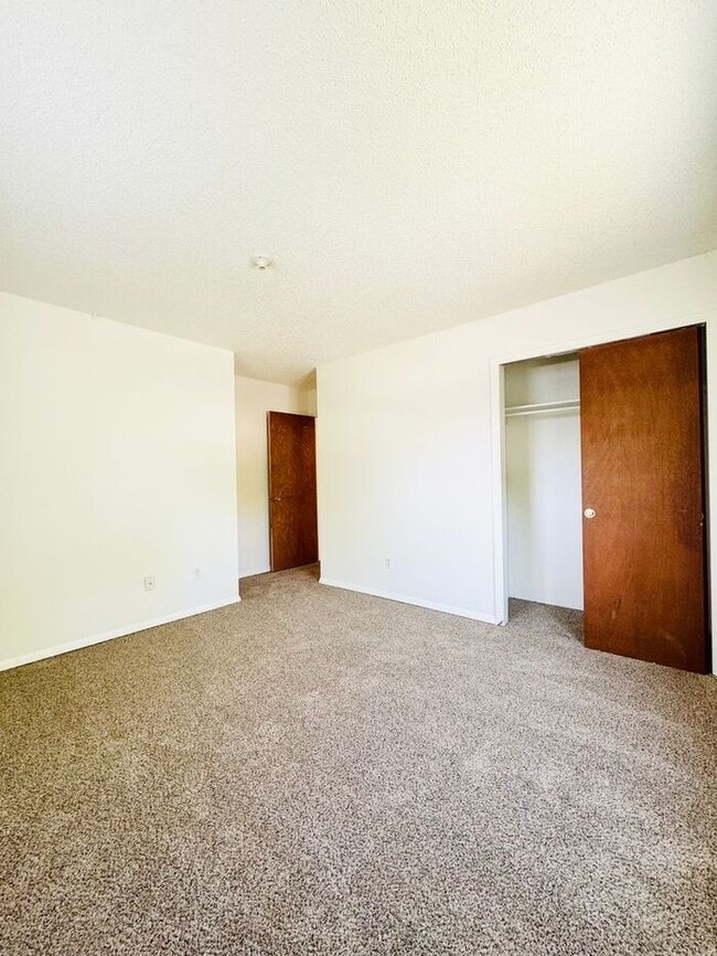Building Photo - 3 Bedroom 2 Bath Tri-Level Home with 2 car...